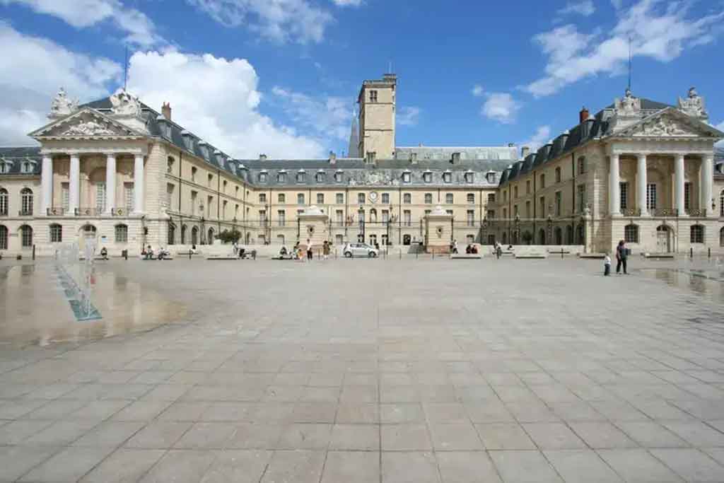 Dijon private jet charter